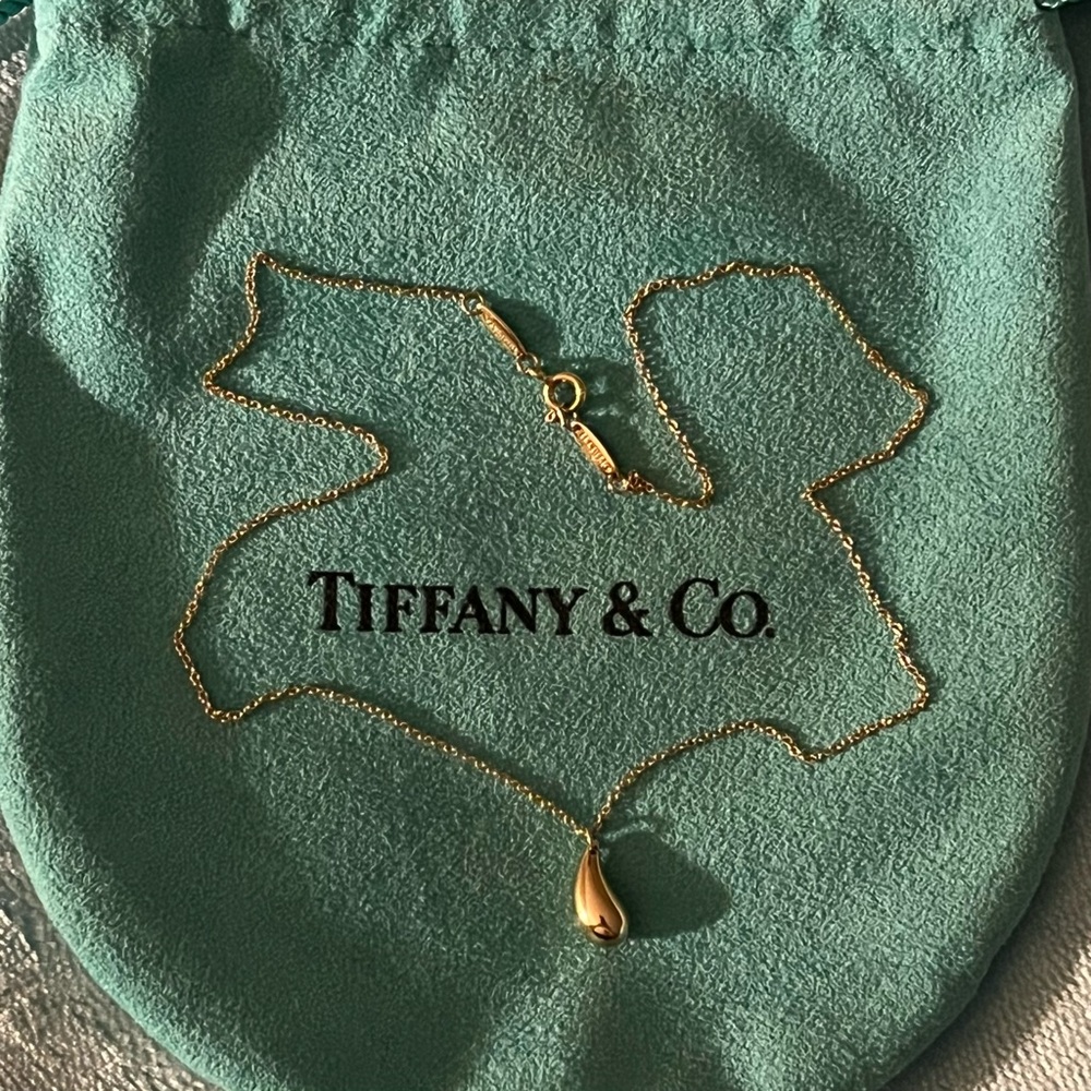 Tiffany & Co. Elsa Peretti® Teardrop Pendant  Necklace in 18k Yellow Gold